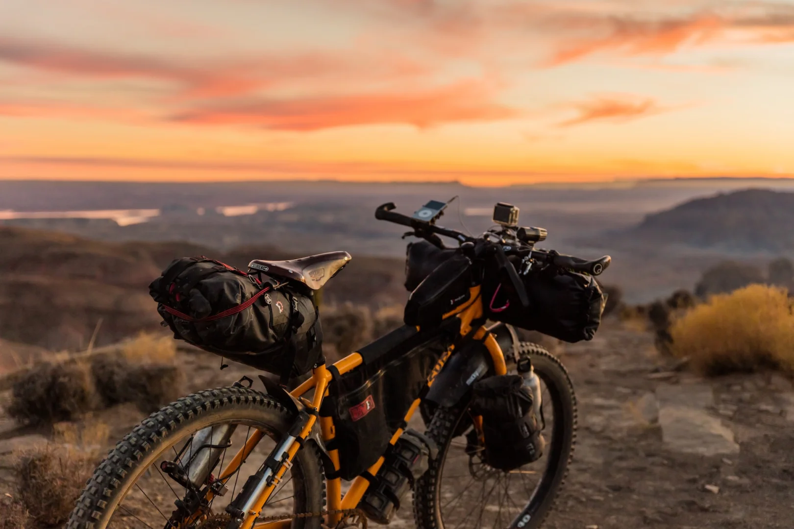 Jak rozpocząć przygodę z bikepackingiem? Przewodnik dla początkujących