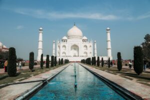 Taj Mahal: Przewodnik po Niezwykłym Cudzie Świata