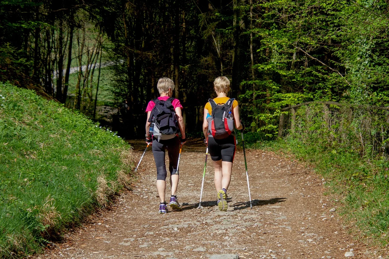 Nordic Walking w Polsce: Odkryj Zdrowie i Przygodę na Świeżym Powietrzu