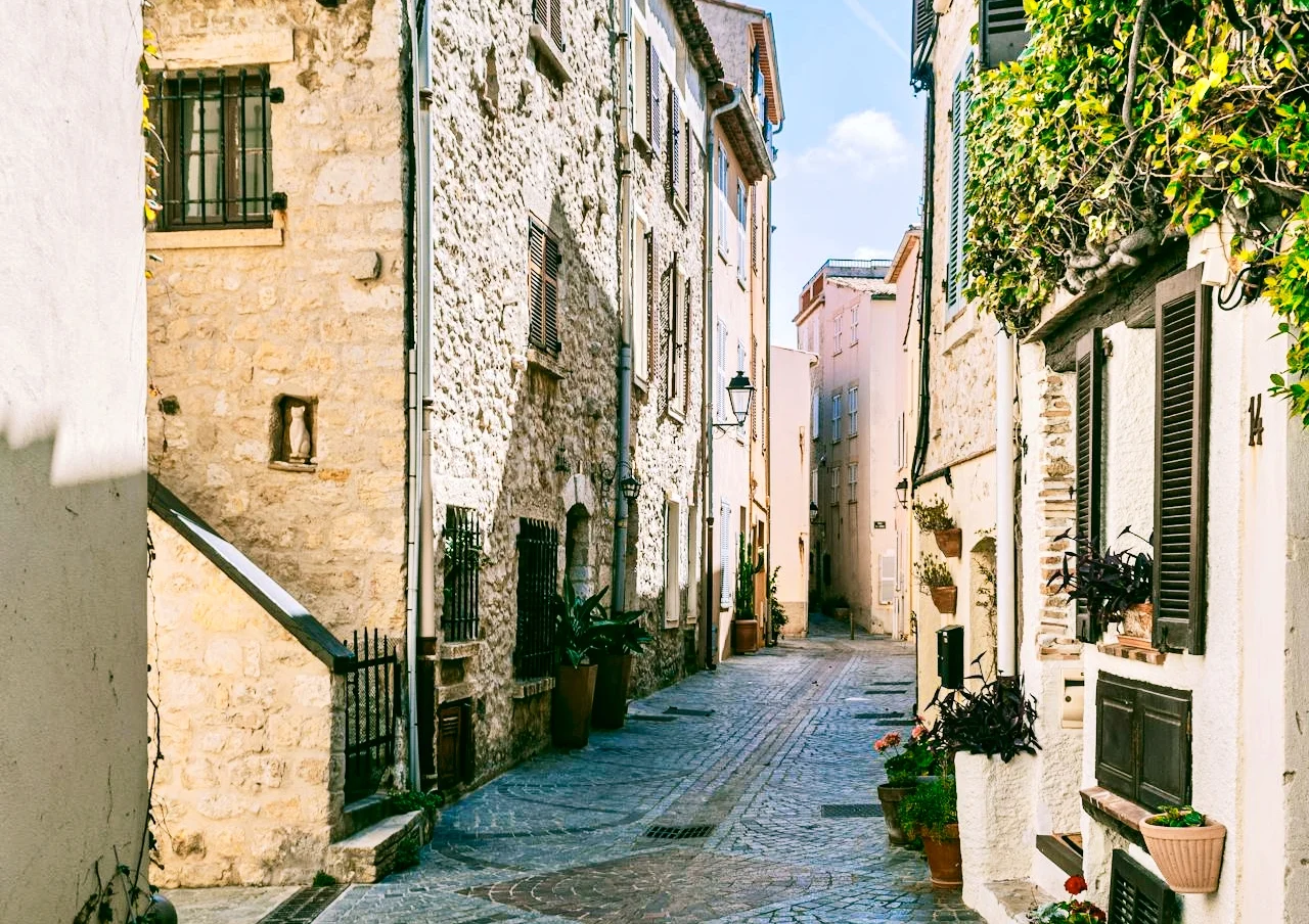 Autentyczne Życie na Prowansalskiej Wsi: Gdzie Odkryć Prawdziwe Doświadczenia