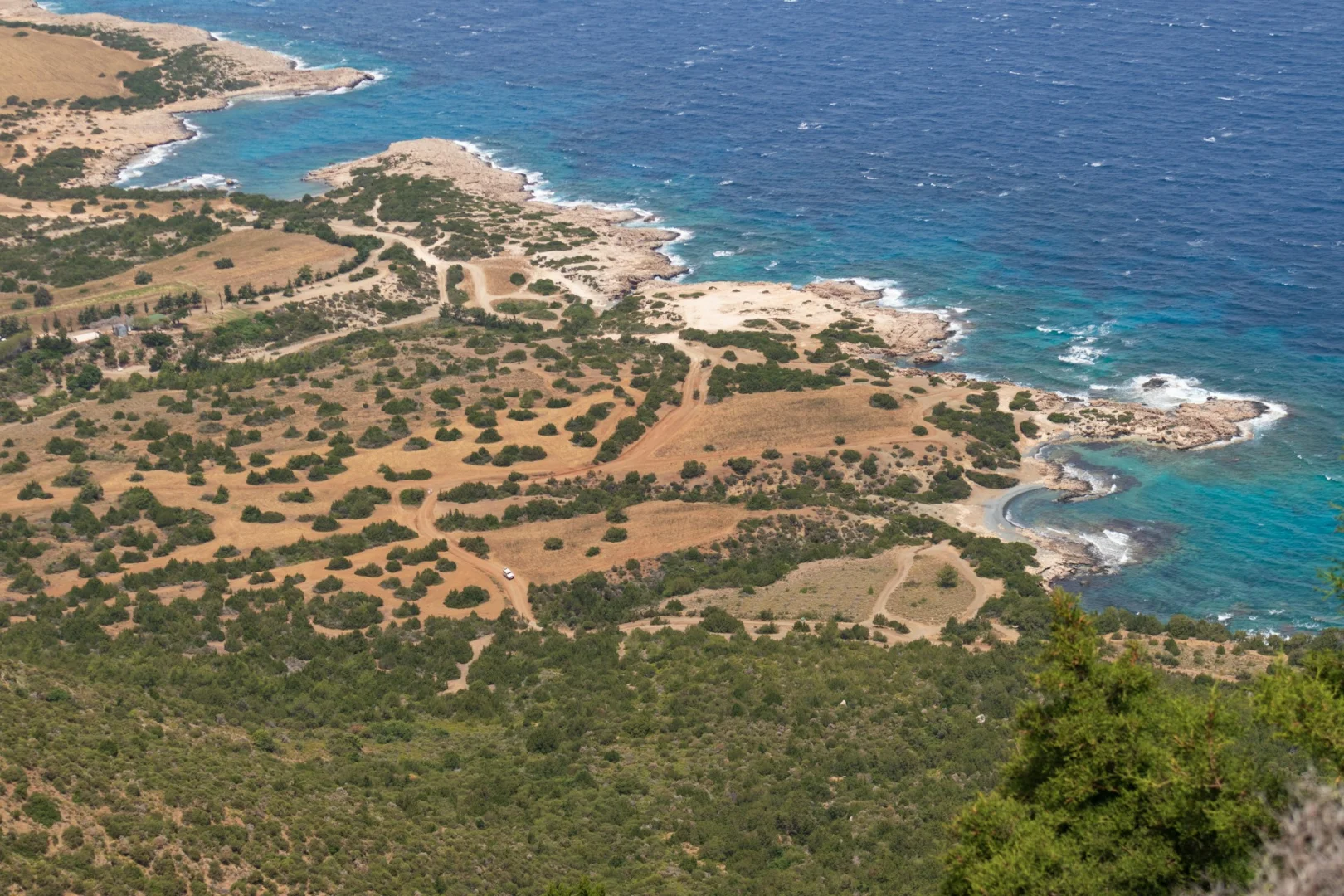 Cypr Północny czy Południowy? Poradnik po Plażach, Zabytkach i Kosztach