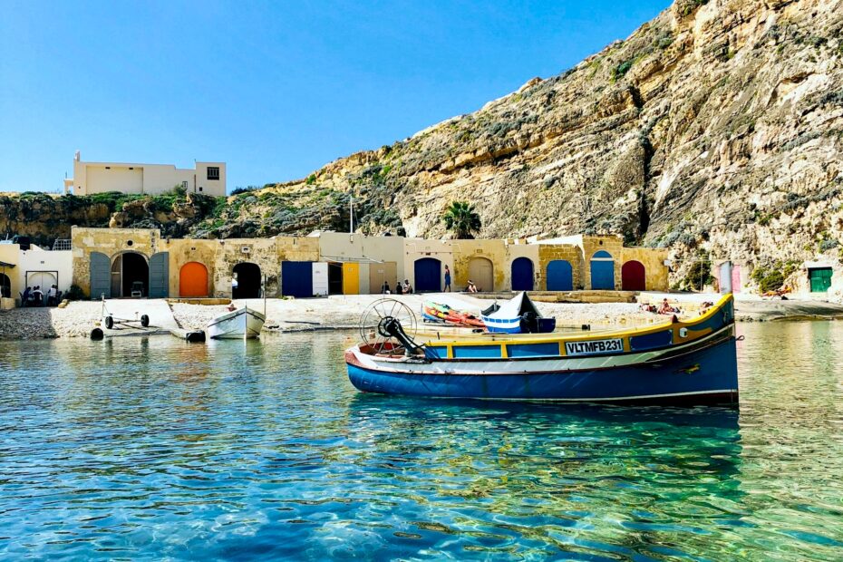 Malta vs Grecja: Które Miejsce Wybrać na Wakacje w Śródziemnomorzu?