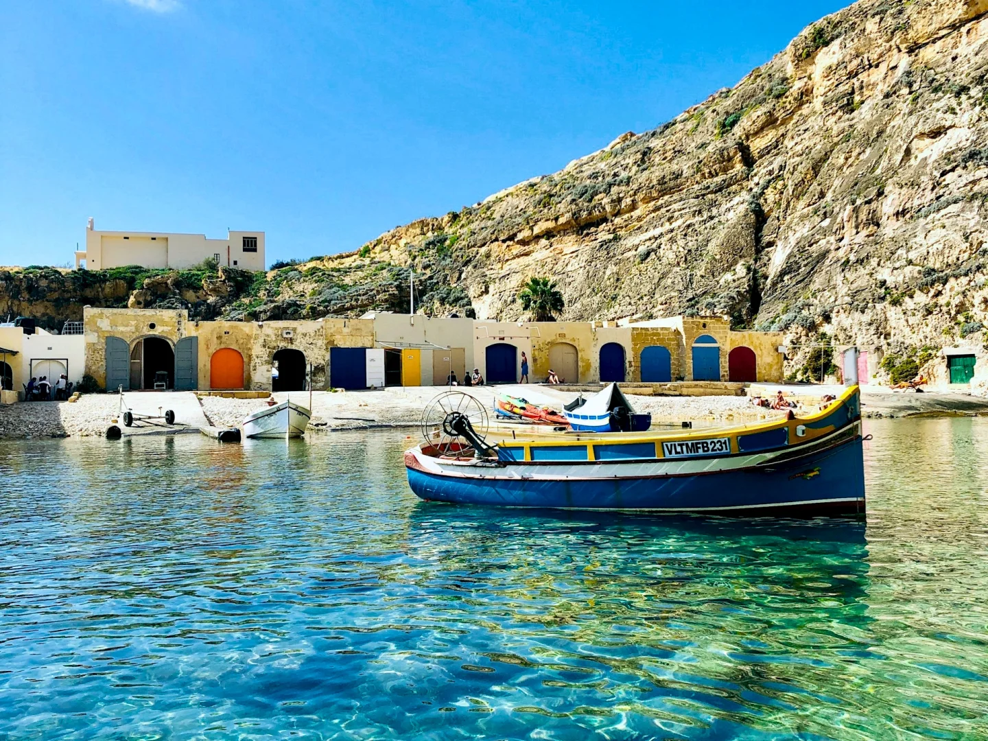 Malta czy Grecja: Jak Wybrać Idealne Miejsce na Wakacje w Śródziemnomorzu?