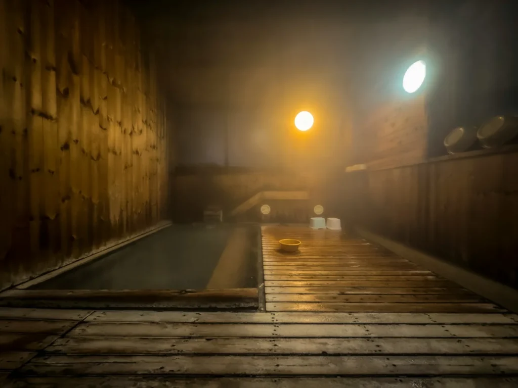 Onsen w Japonii – praktyczny przewodnik po gorących źródłach