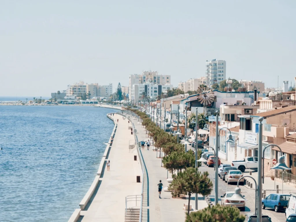 Ciepłe miejsca na urlop w Europie zimą – ranking najlepszych kierunków