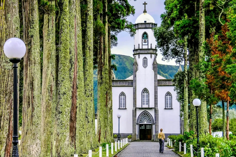 Jak odwiedzić 5 wysp Azorów i wejść na najwyższy szczyt Portugalii?