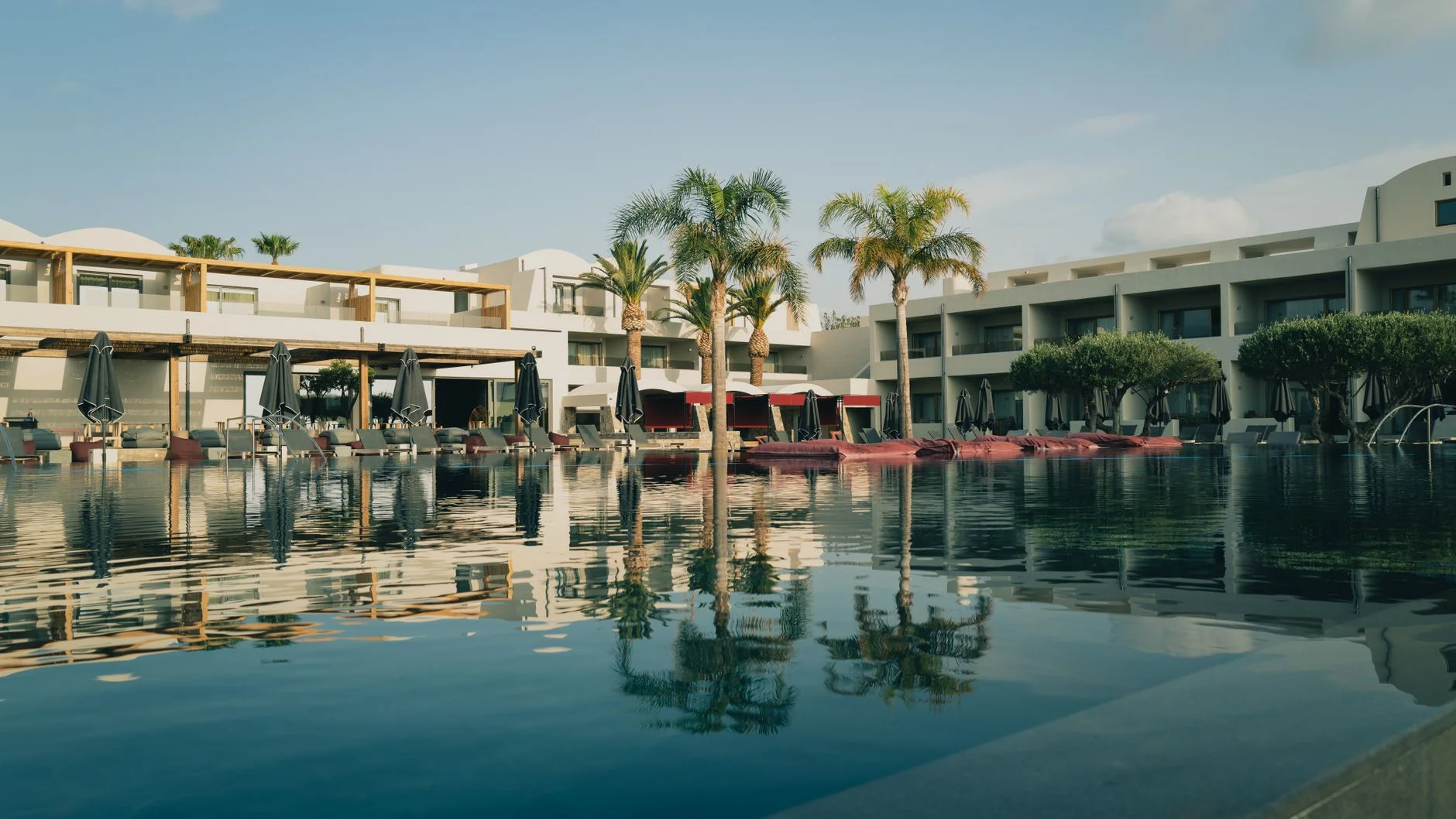 Luksusowe wakacje w Grecji: loty, hotel i auto