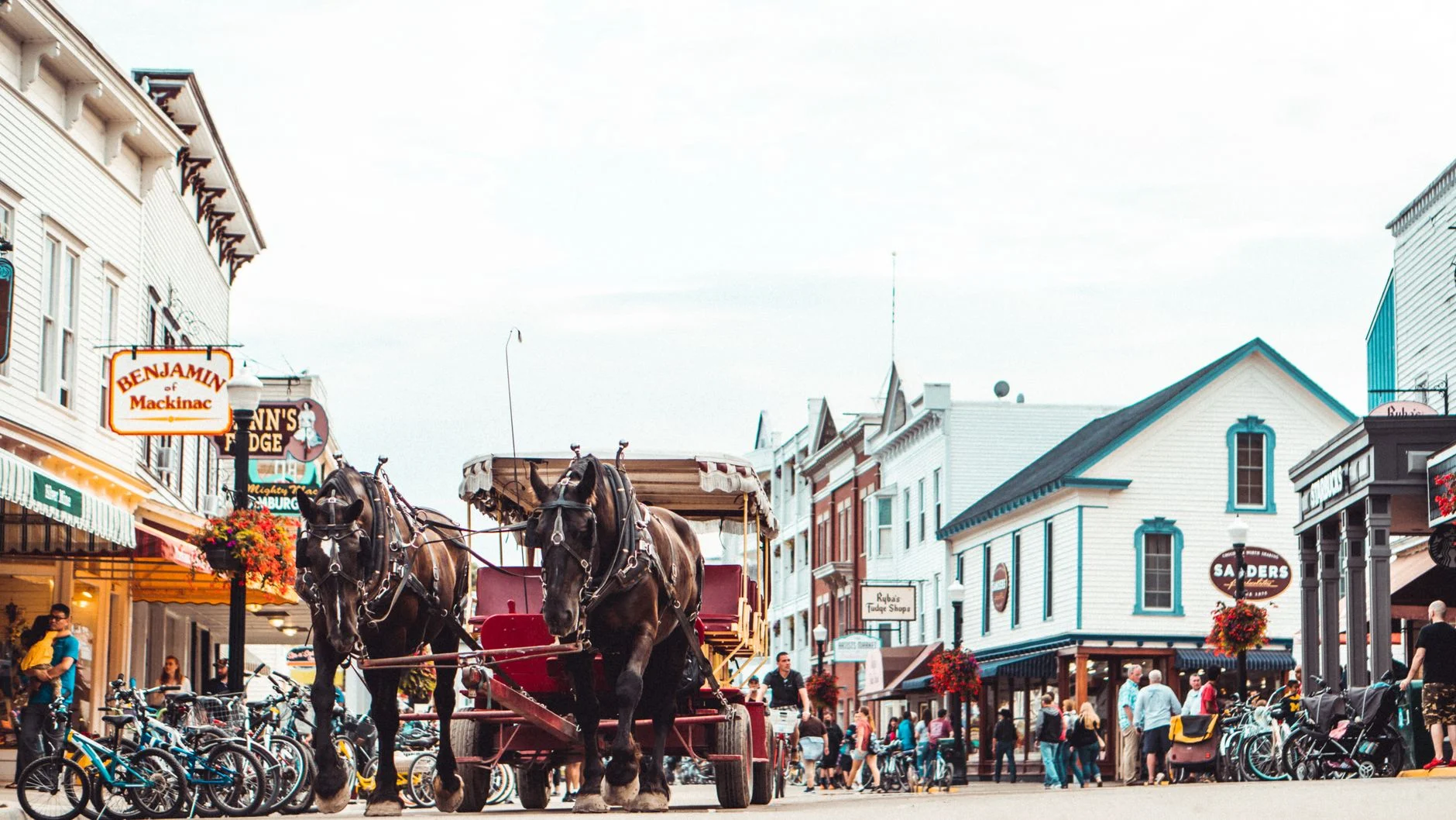 Odkryj Mackinac Island: Gdzie zjeść, spać i bawić się