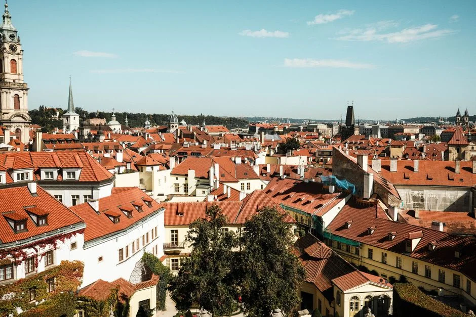 Najlepsze europejskie miasta na długie weekendy w 2026 roku – przewodnik po atrakcjach i noclegach