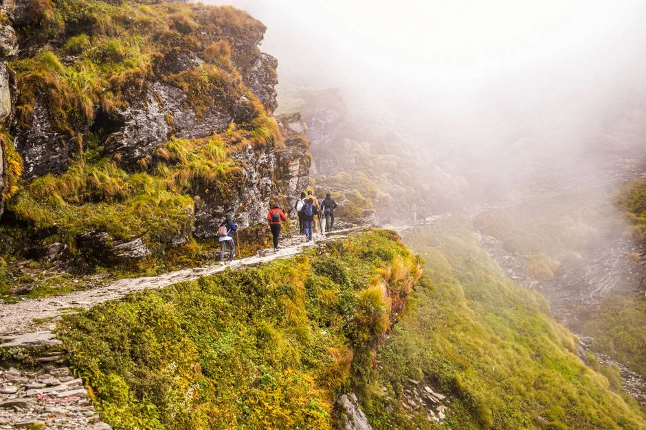 Najpiękniejsze trasy trekkingowe świata: przewodnik po najbardziej spektakularnych szlakach 2026