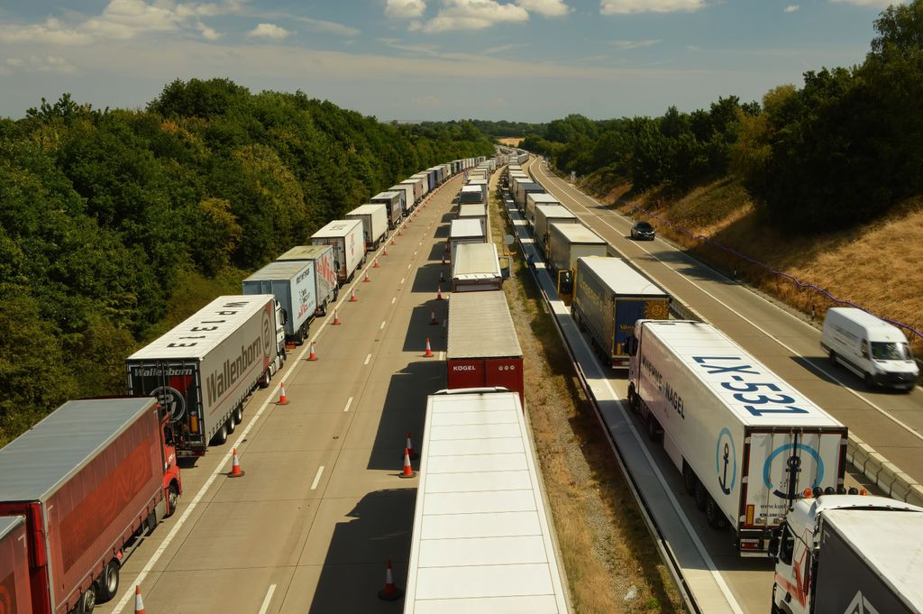 Strajki i zakłócenia transportu - jak nie utknąć w połowie drogi