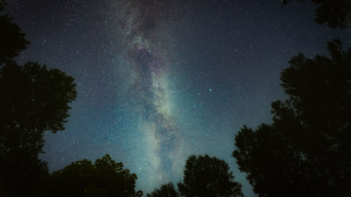 Nocne niebo we wrześniu w Polsce – jak obserwować zjawiska astronomiczne