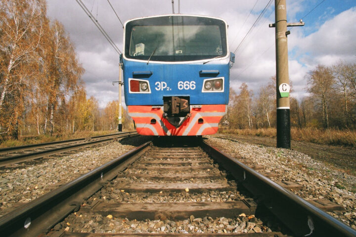 Jak odkrywać Polskę pociągiem jesienią 2026 roku