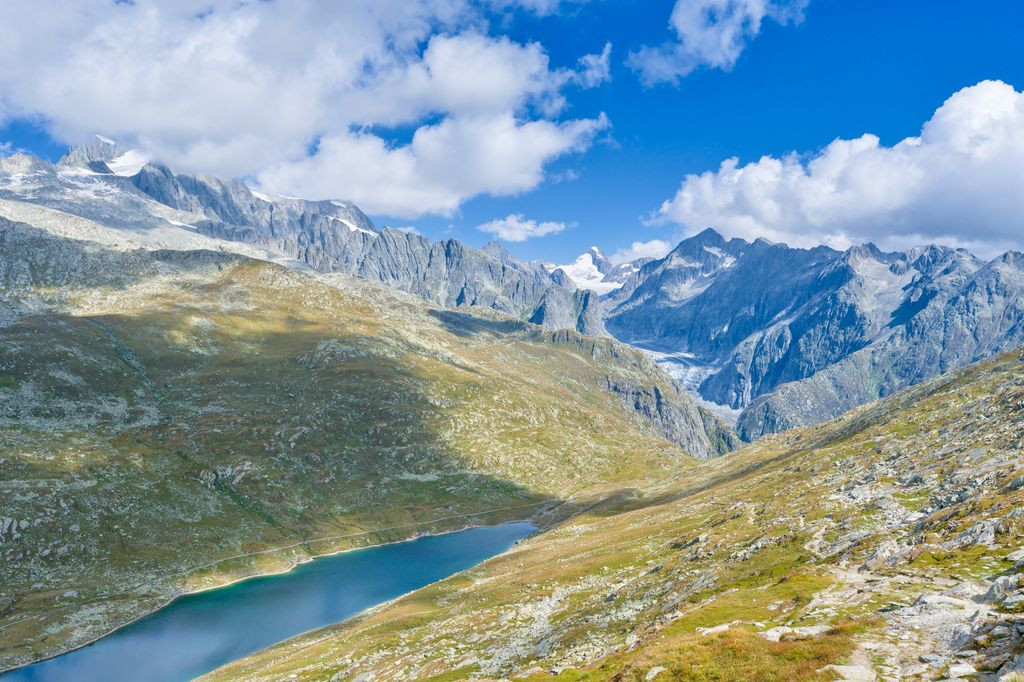 Alpy austriackie czy szwajcarskie: co wybrać w zależności od stylu trekkingu?