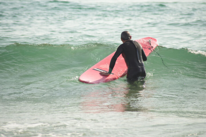 Surfing Portugalia: jak odkryć najlepsze miejsca na wybrzeżu